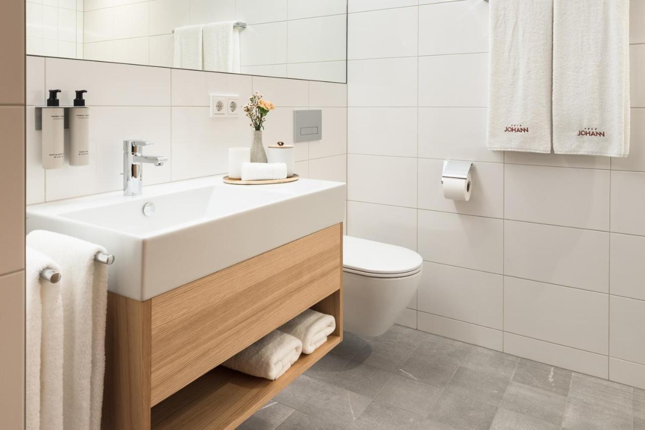 לאוטראך Hotel Johann מראה חיצוני תמונה